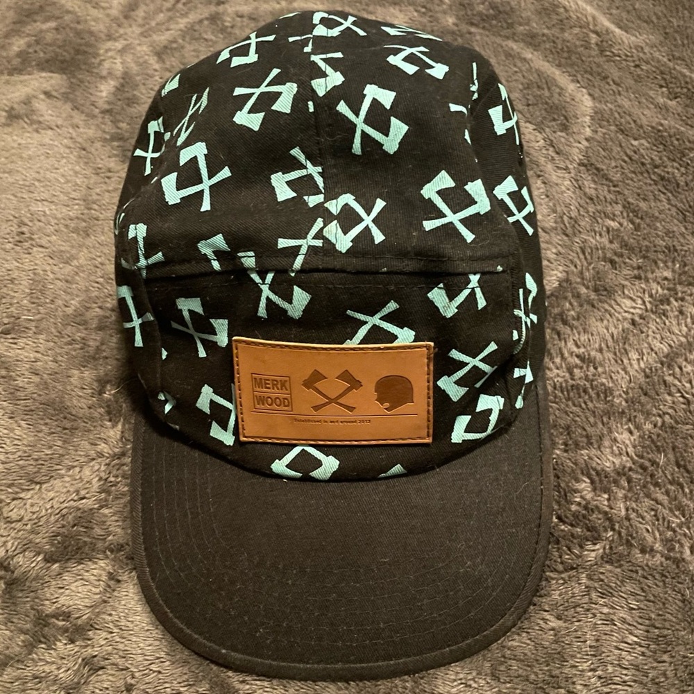 Merkwood black & blue w/ buckle in the back